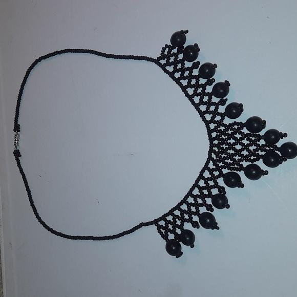 Vintage black beaded necklace - Picture 2 of 4
